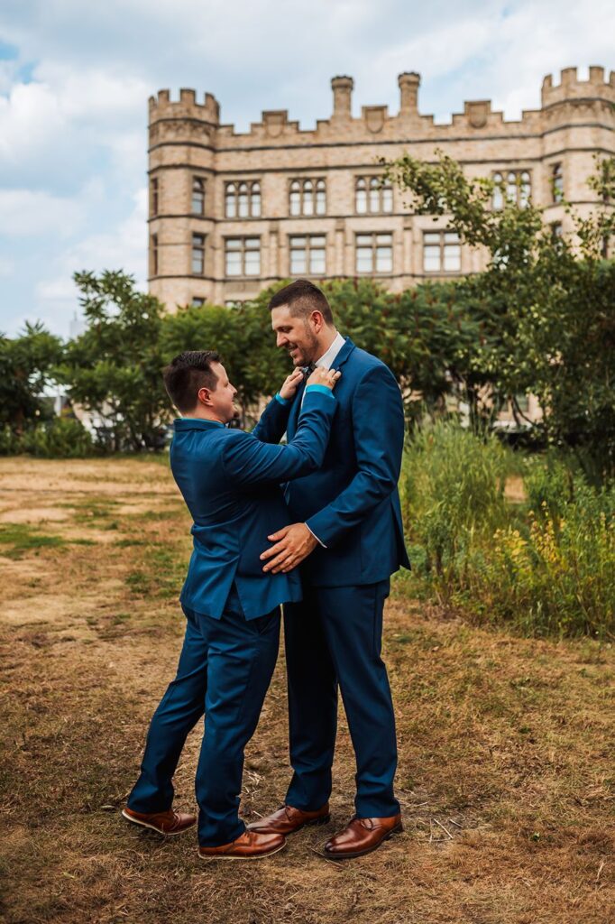 Couple portraits outside the Canadian Museum of Nature wedding venue